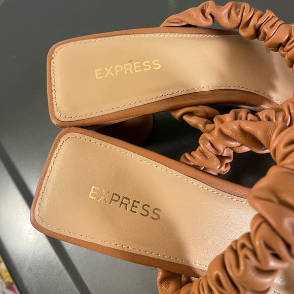 Express leather Sandals Size 9 like New Condition - Picture 2 of 8